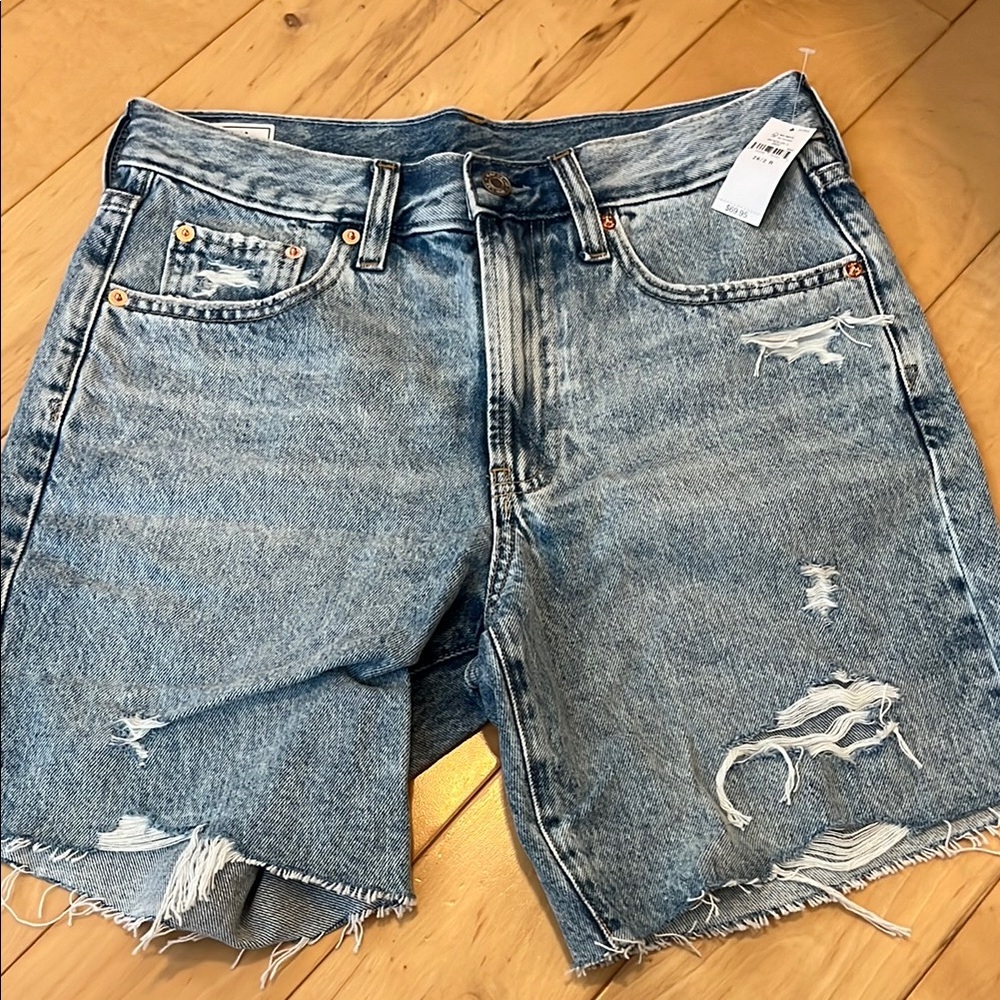 GAP 8” Loose Bermuda Mid Rise Blue Jean Shorts Women’s Size 26/2 R NWT